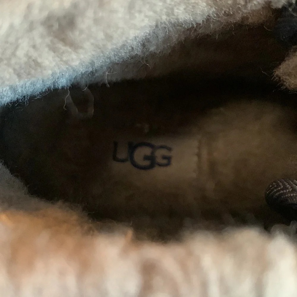 Ugg size 11 blue suede wool  lined lace up boots